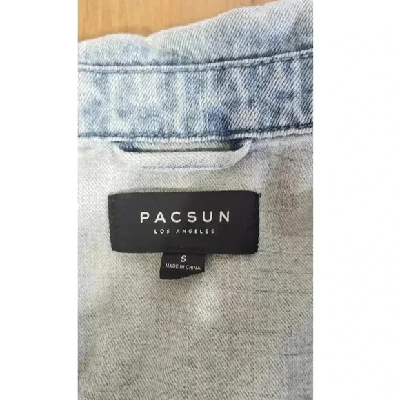 PacSun denim jacket embroidered roses womens size small fits like a med cute!! - Picture 5 of 6